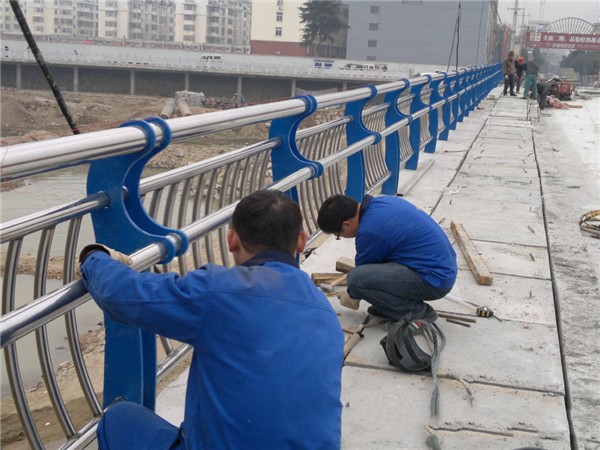 东城不锈钢桥梁护栏除锈维护的重要性及其方法
